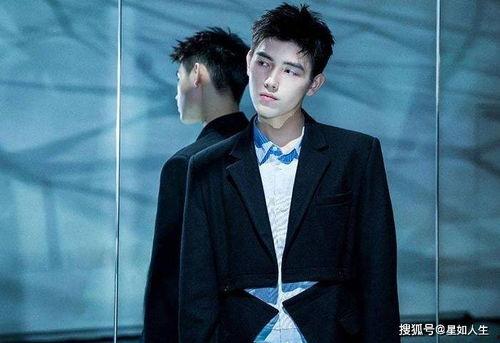 娱乐吃瓜博主陈飞宇微博,揭秘娱乐圈幕后故事  第2张